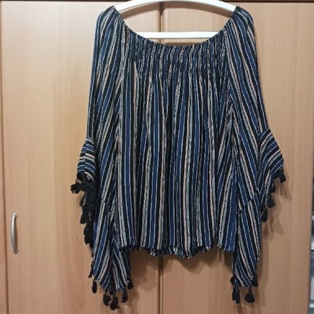 ROMEO & JULIET COUTURE Boho Striped Bell Sleeve with Tassels Blouse, Sz L, Used